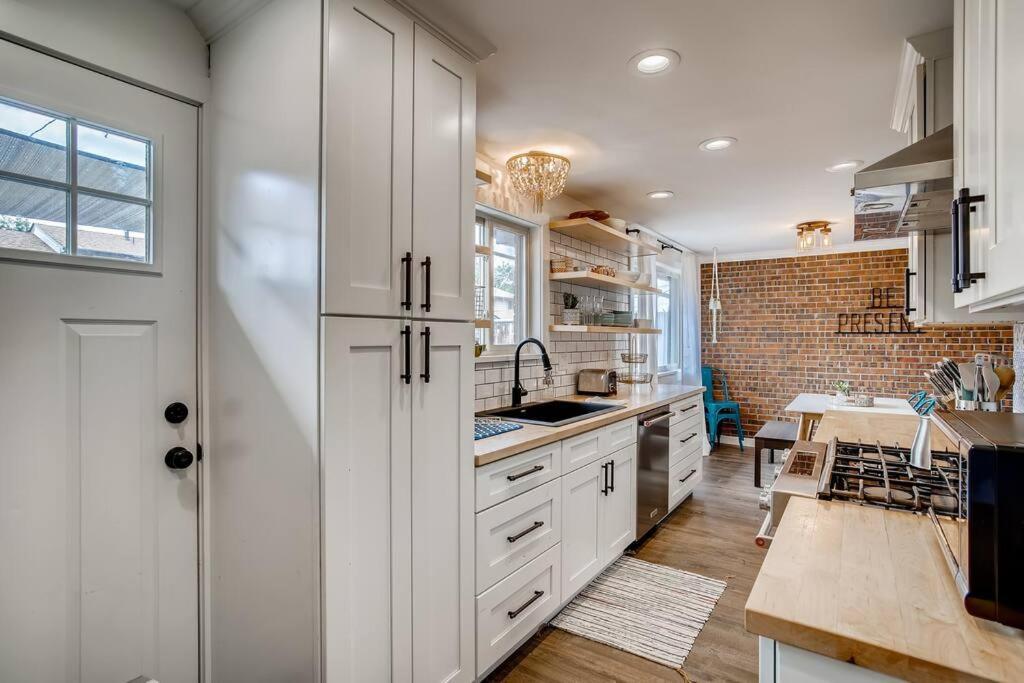 Family Townhome Near Mountains & Olde Town アーバダ エクステリア 写真