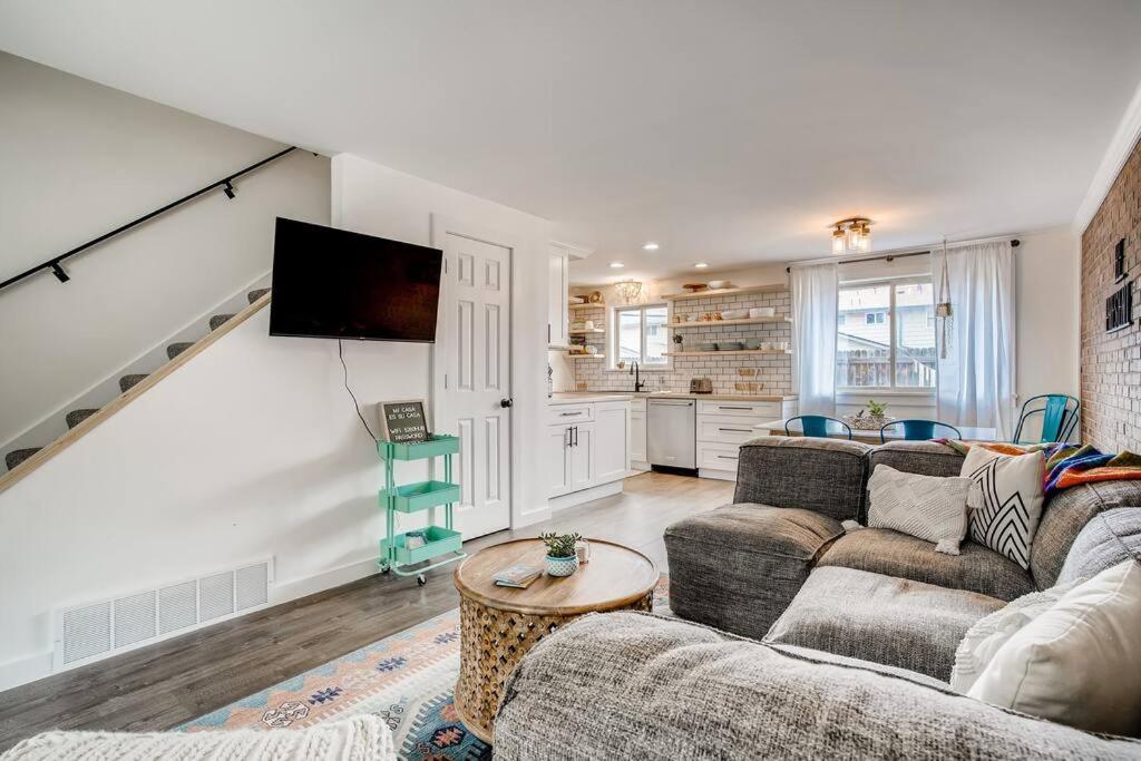 Family Townhome Near Mountains & Olde Town アーバダ エクステリア 写真