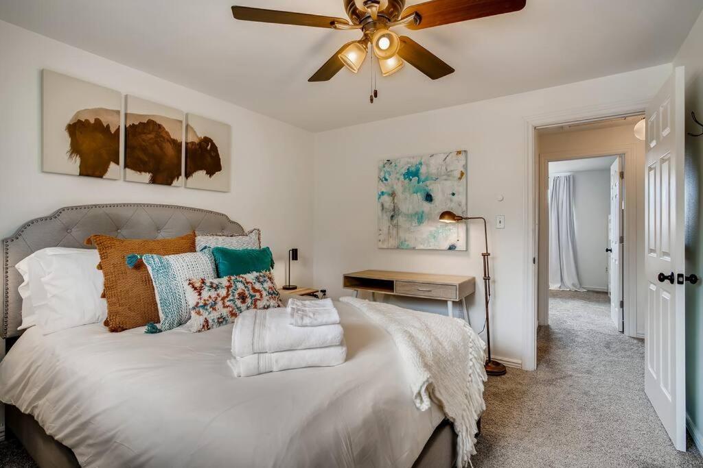 Family Townhome Near Mountains & Olde Town アーバダ エクステリア 写真