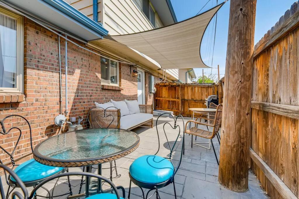 Family Townhome Near Mountains & Olde Town アーバダ エクステリア 写真